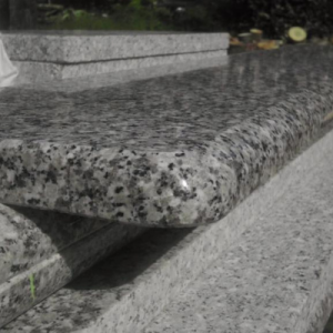 Granit Strzegomski (Parapety)
