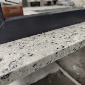 Granit COLONIAL White (Stopnie)